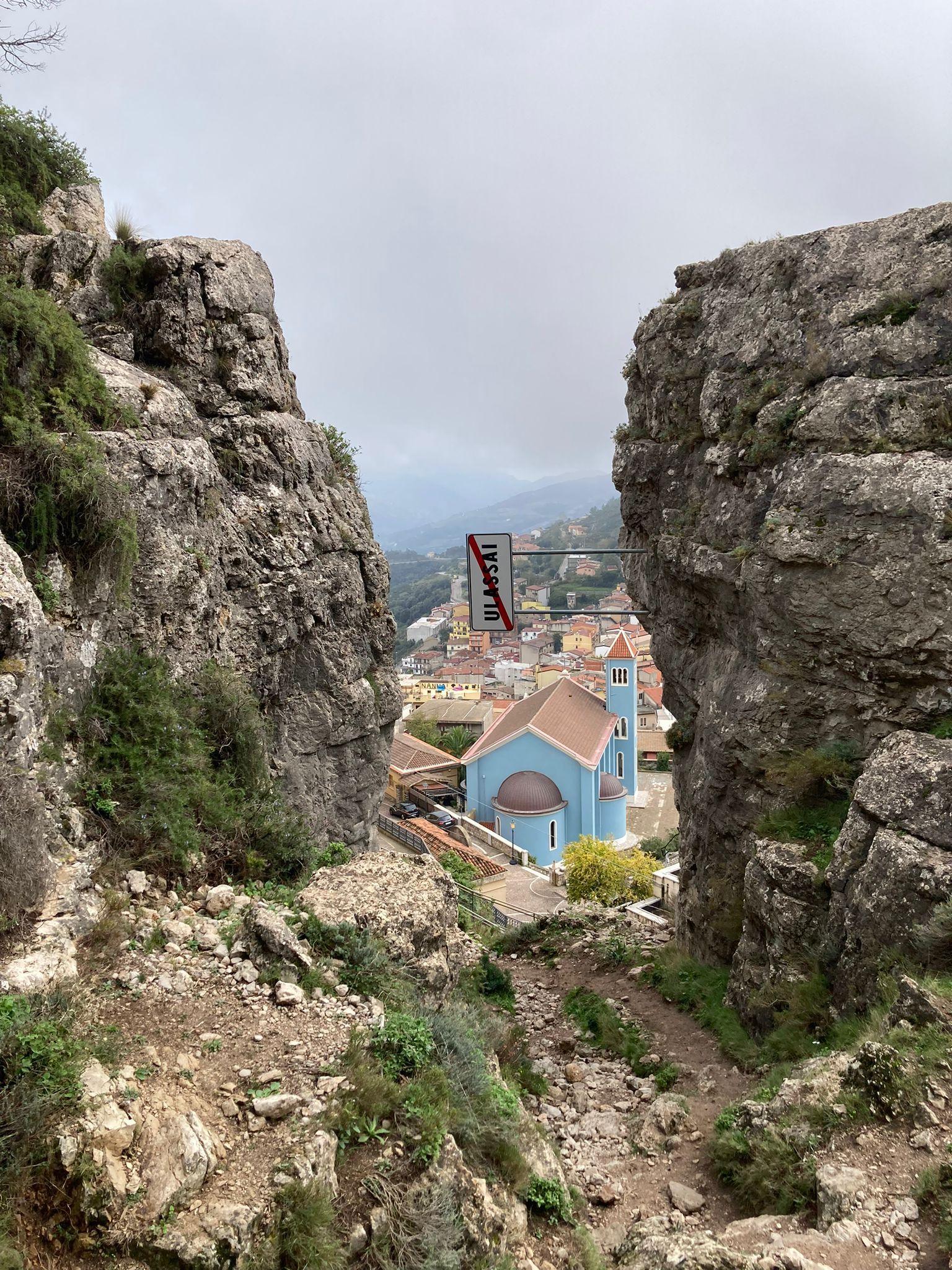 grimpeurs lors d'une longue voie participant à un cours avec lionel bonvin 